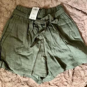 Hollister Ultra High-Rise Shorts, size XS, BRAND NEW, NEVER WORN, tags on.